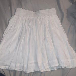 Banana Rebuplic size petite xsmall. White knee length skirt. 100% cotton.